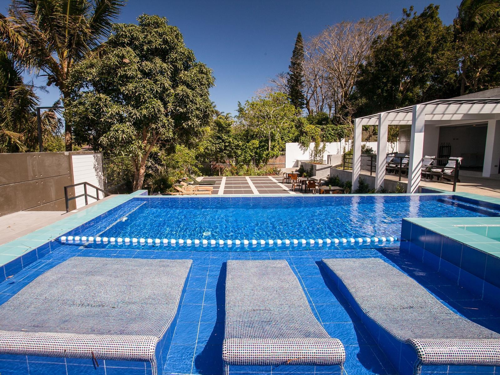 Готель T House Tagaytay City Екстер'єр фото